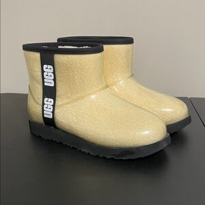 UGG Classic Clear Mini Boots Size 5